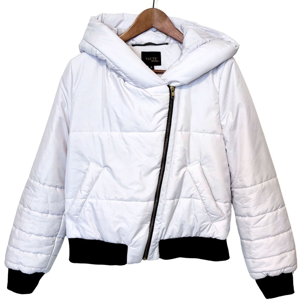 VAUTE Couture White Puffer Crop Jacket with Asymmetrical Gold Zipper – S